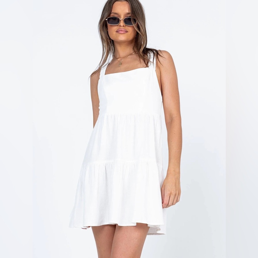 White Sleeveless Dress